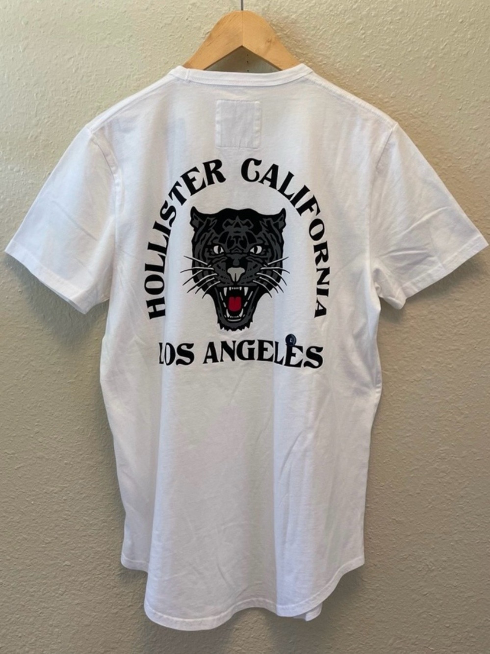 Hollister California Los Angeles Bold Black Panther Graphic Cotton T-Shirt NWT L - Picture 2 of 14